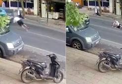 Otomobilin çarptığı yaya metrelerce savruldu