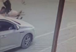 Otomobilin açılan kapısına çarpan motosikletli ağır yaralandı