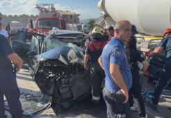 Erzincan'da SUV tipi araçla beton mikserinin çarpışması sonucu 3 kişi yaralandı