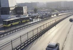 Küçükçekmece'de otomobil İETT otobüsüne çarptı! 3 kişinin öldüğü kazanın görüntüleri ortaya çıktı