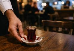 Bardağı masaya sert koydu, işinden oldu! Son sözü mahkeme söyledi
