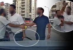 Kavgaya testereyle girdi! Araç kamerası saniye saniye kaydetti