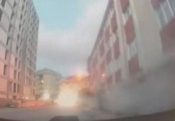 Bahçelievler'de tahliye edilen 4 katlı binanın çöktüğü anlar kamerada