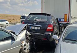 Karayolunu duman kapladı! 13 araçlık zincirleme kaza