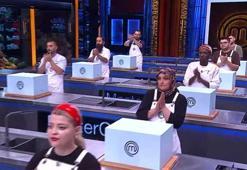ANA KADRO BELLİ OLDU! MASTERCHEF 2026 ana kadroya giren 20. ve son yarışmacı kim oldu? MasterChef 8 Ağustos 2026 ana kadroya giren son yarışmacı ve 20 yarışmacının tamamı...
