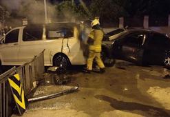 Sultanbeyli'de kaza yapan otomobil alev aldı! Sürücü ve araç sahipleri arasında tartışma çıktı