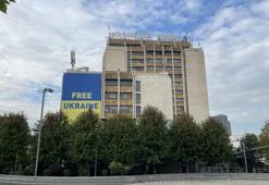 Kosova'da Zelenskiy tepkisi! Dev Ukrayna bayrağı indirildi
