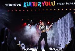 Simge Sağın Malatya'yı salladı! Konser alanında renkli görüntüler