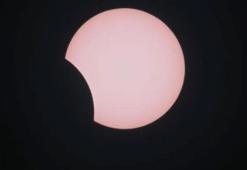 SAYILI SAATLER KALDI! ☀️GÜNEŞ TUTULMASI SAAT KAÇTA? 2026 Tam Güneş Tutulması ne zaman? Güneş Tutulması Türkiye'den izlenecek mi, nereden izlenir?