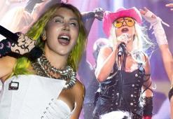 Hande Yener yeni imajıyla sahnede! Uzun sarı saçları olay oldu