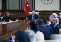 Cumhurbaşkanı Erdoğan şehit ailelerini kabul etti! 'Türkiye'yi bu sıkıntıdan ebediyen kurtaracağız'