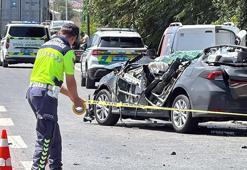 Sakarya'da feci kaza! TIR'a çarpan otomobilin tavanı koptu, uzman onbaşı hayatını kaybetti