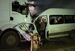 Hatay’da feci kaza! İşçi servisi tırla kafa kafaya çarpıştı: 1 ölü, 15 yaralı