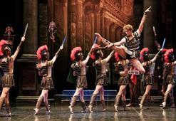 Aspendos'ta festival perdesi 33. kez açılıyor