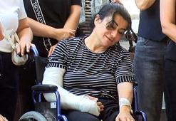 Adana’da baba ve oğul öldürüldü! Yaralı anne tekerlekli sandalyeyle veda etti