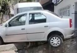 Beyoğlu'nda yokuştan kayan kargo aracı otomobile çarptı: Araç askıda kaldı