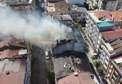 Gaziosmanpaşa'da çatı yangını! Alevler yan binalara sıçradı; 1 ölü