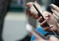 Fransa'da cep telefonu kararı: Yeni eğitim yılından itibaren liselerde yasaklandı