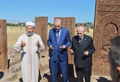 Cumhurbaşkanı Erdoğan Ahlat Selçuklu Kabristanı'nı ziyaret etti
