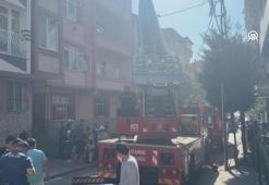 Küçükçekmece'de bir evde deodorant kutusunun patlaması sonucu 3 kişi yaralandı