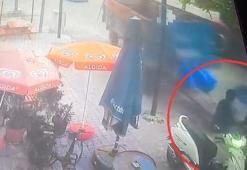 Adana'da feci kaza! Traktörden ayrılan römork 2 kişiye çarptı! Olay anı kamerada