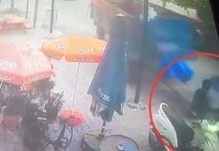 Traktörden ayrılan römork 2 kişiye çarptı