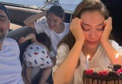 Neslihan Atagül ve ailesinin tekne keyfi! Pastayı üflerken gözlerinden uykusuzluk aktı