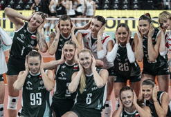 Avrupa Voleybol Şampiyonası'nda Polonya, Almanya'yı set vermeden mağlup etti