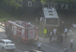 Zeytinburnu’nda İETT otobüsü sitenin bahçe duvarına çarptı! Yaralılar var