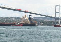 290 metrelik gemi İstanbul Boğazı'ndan geçti! Trafik durduruldu