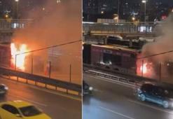 Kağıthane'de faciadan dönüldü! Seyir halindeki metrobüs alev aldı; yolcular tahliye edildi