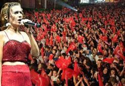 Yıldız Tilbe 200 bin kişiyle İstiklal Marşı'nı söyledi