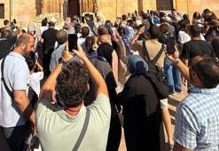 Sivas'ta 'namaz kılan silüet'e ziyaretçi akını! Her gün aynı saatte ortaya çıkıyor