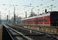 Almanya'da tren istasyonunda patlama! Yaralılar var