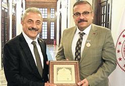Birol İnceciköz’e TÜRKSOY madalyası