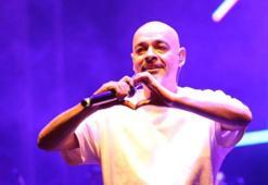 Akhisar’da Ceza coşkusu! Binlerce kişi konser alanını doldurdu