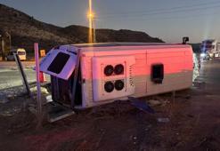 Kırıkkale'de işçi servisi otomobille çarpışıp devrildi! 14 yaralı