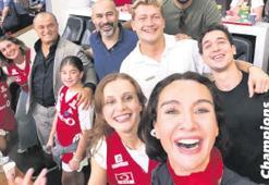Şampiyonluğu tribünde kutladılar