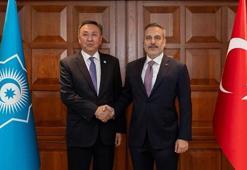 Dışişleri Bakanı Hakan Fidan, TDT Genel Sekreteri Ömüraliyev'i kabul etti