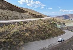 Erzurum'da gizemli yol! Motor kapalı araçlar yokuş yukarı çıkıyor