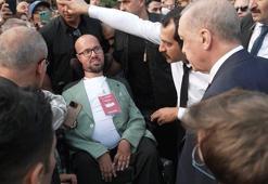 Cumhurbaşkanı Erdoğan'ın otobüsü durdurup yanına gittiği engelli genç anlattı: Benim için unutulmaz bir dakikaydı