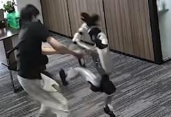 Bilim kurgu gerçeğe dönüştü! İnsansı robot, geliştiricisini dövdü