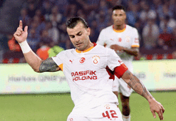Galatasaray'da Abdülkerim Bardakcı taraftarlardan özür diledi! 'Utanç verici bir skor'