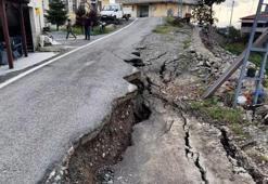 Rize’de sel felaketi! Yol 60 santimetre çöktü, istinat duvarı ayakta kaldı: 'Bir anda her şey bitti'