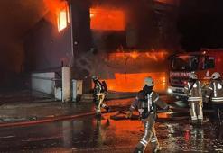 Esenyurt’ta lastikçide başlayan yangın iş yerlerine sıçradı! 6 iş yeri zarar gördü