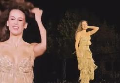 Podyumda göz kamaştıran Serenay Sarıkaya'nın elbisesinin fiyatı dudak uçuklattı