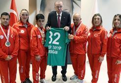 Cumhurbaşkanı Erdoğan, Türkiye Özel Sporcular Spor Federasyonu temsilcilerini kabul etti