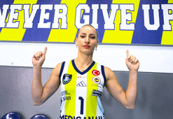Gizem Örge: Fenerbahçe'de forma giymek benim için bir şereftir