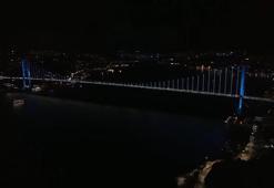 İstanbul Boğazı'ndaki köprüler 3 Ekim Türk Dünyası Günü için turkuaza büründü