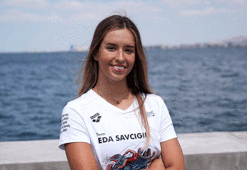 Milli yüzücü Eda Savcıgil'den Catalina Kanalı'nda çifte rekor!